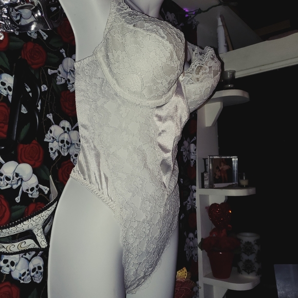 ❤VNTG EUC VS Whitw Lace & Satin Bodysuit/Bustier Extreme Pushup 36D❤ - Picture 15 of 16